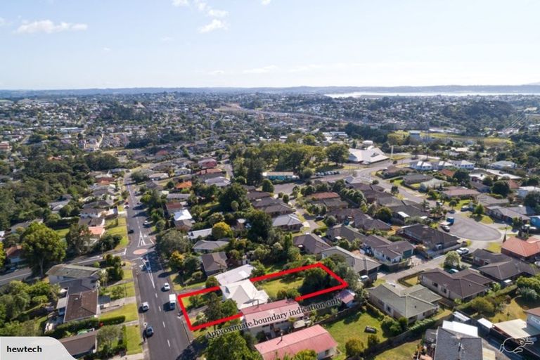 Photo of property in 8 Hewlett Road, Massey, Auckland, 0614