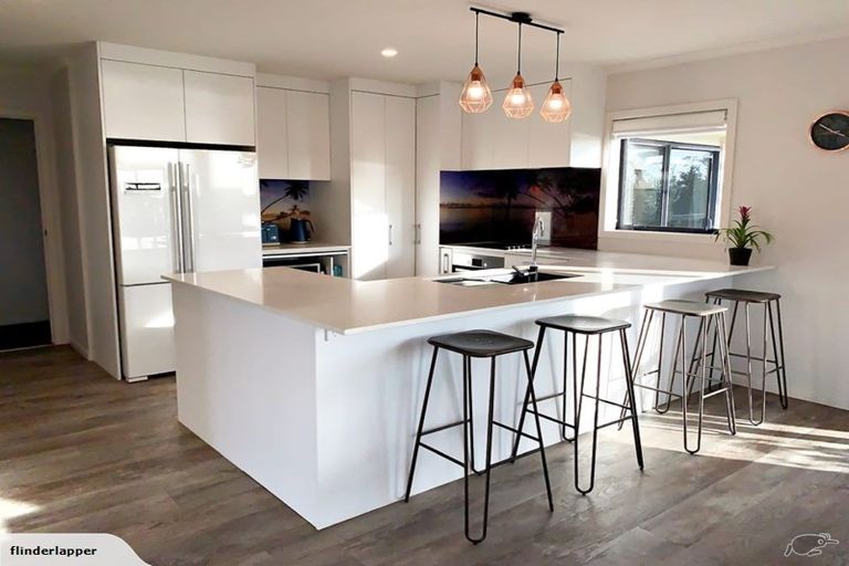 Photo of property in 17 Kauri Drive, Waiuku, 2123