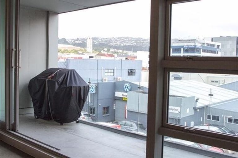 Photo of property in 25u4 Home Street, Mount Victoria, Wellington, 6011