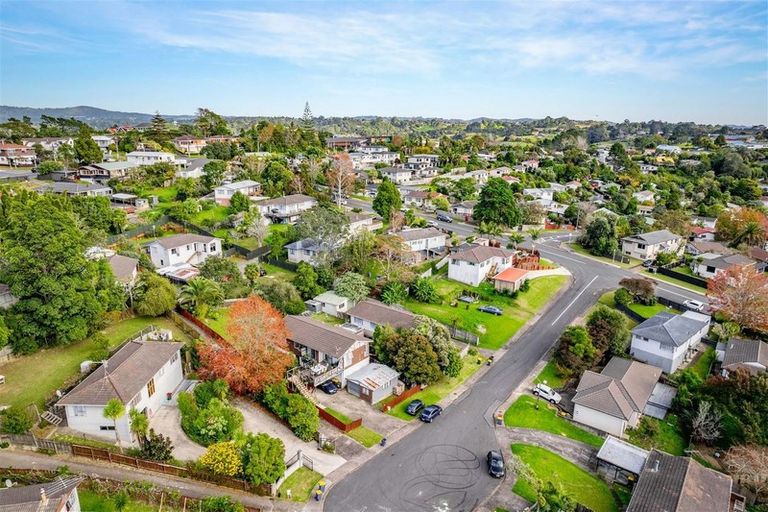 Photo of property in 5 Kilcar Place, Massey, Auckland, 0614