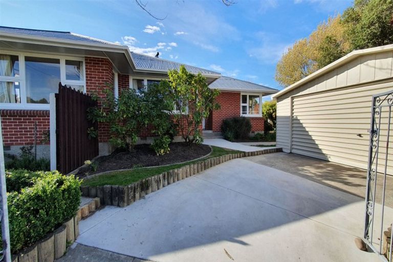 Photo of property in 44 Pinehurst Crescent, Russley, Christchurch, 8042