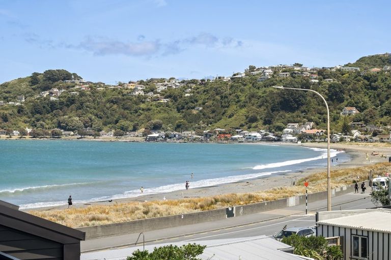 Photo of property in 6c Lyall Parade, Lyall Bay, Wellington, 6022