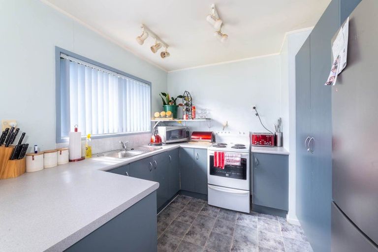 Photo of property in 16 Crompton Road, Massey, Auckland, 0614