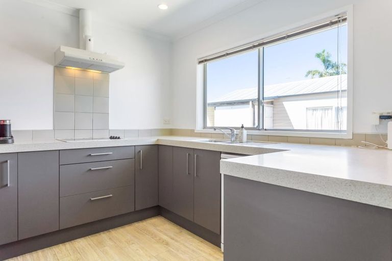 Photo of property in 418a Old Te Atatu Road, Te Atatu Peninsula, Auckland, 0610