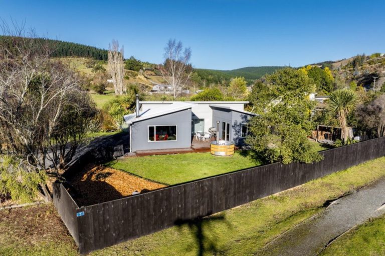 Photo of property in 3 Goodwin Street, Waihola, Milton, 9073
