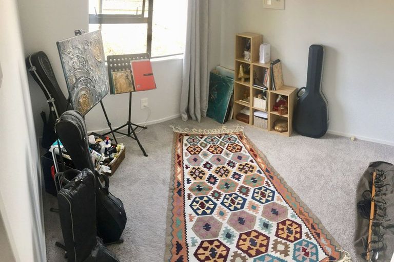 Photo of property in 1/38 Kaipatiki Road, Glenfield, Auckland, 0629