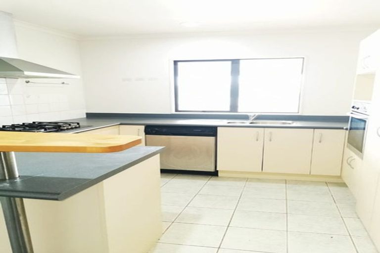 Photo of property in 74 Hetherington Road, Ranui, Auckland, 0612