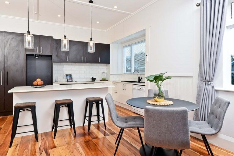 Photo of property in 11 Walsh Street, Forest Lake, Hamilton, 3200