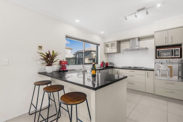 Photo of property in 24 Pickaberry Avenue, Karaka, Papakura, 2113