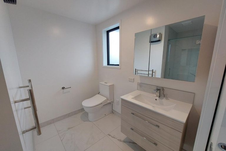 Photo of property in 2/87 Taikata Road, Te Atatu Peninsula, Auckland, 0610