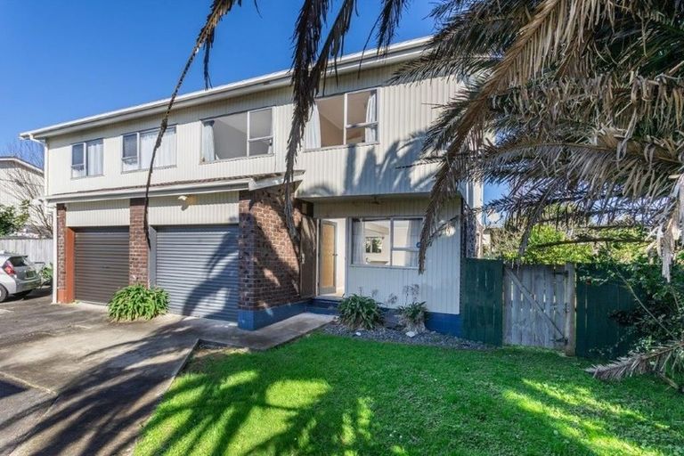 Photo of property in 4/90 Lynwood Road, New Lynn, Auckland, 0600
