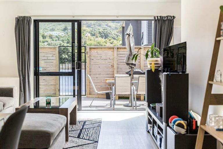 Photo of property in 9u7 Surrey Street, Tawa, Wellington, 5028