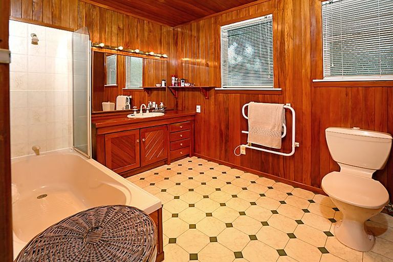 Photo of property in 118 Sturges Road, Henderson, Auckland, 0612