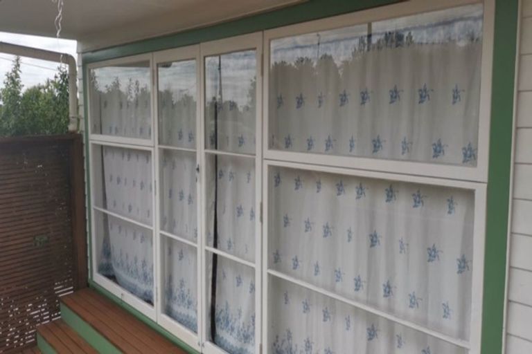 Photo of property in 56 Rua Road, Glen Eden, Auckland, 0602