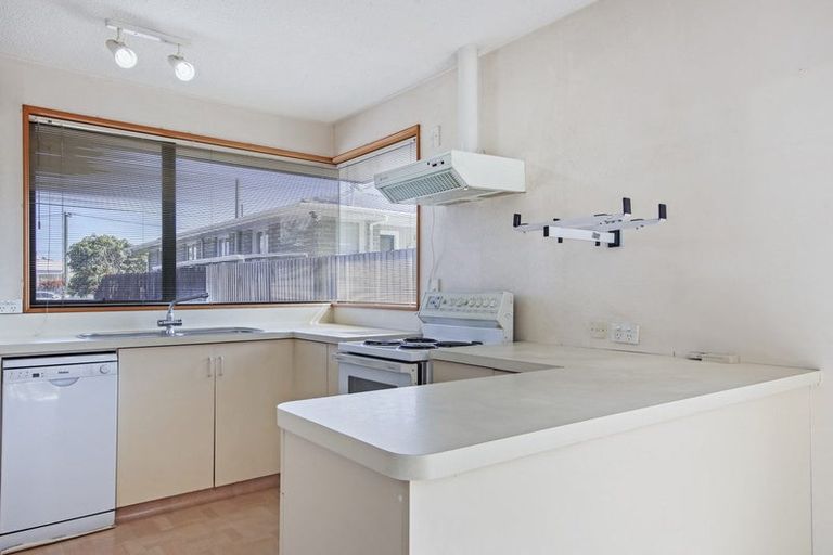 Photo of property in 24 Woodbury Street, Avonhead, Christchurch, 8042