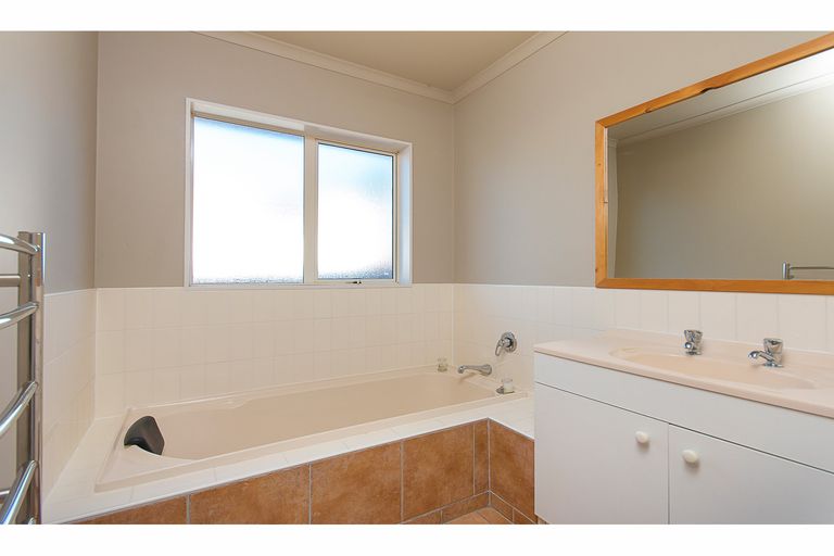 Photo of property in 31e Kaiwaka Road, Waiuku, 2123