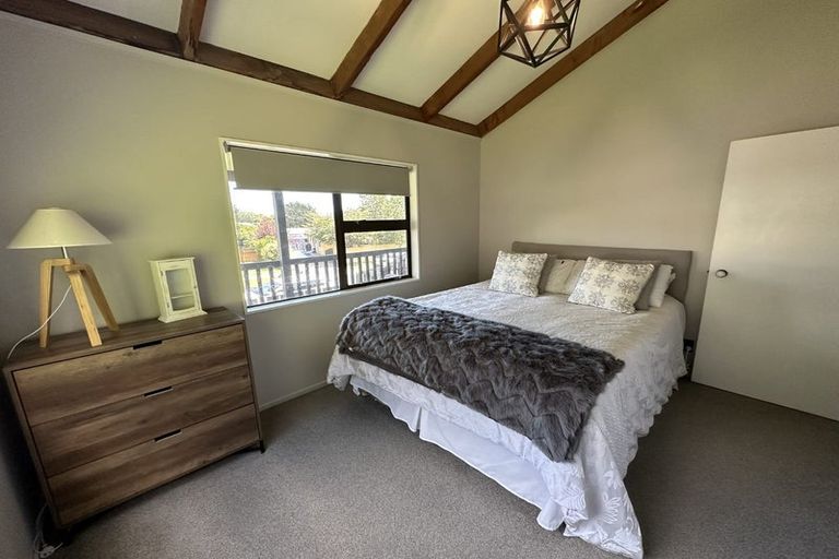 Photo of property in 11a Poneke Drive, Waikanae, 5036