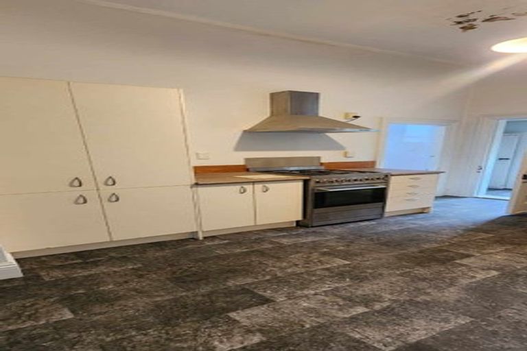 Photo of property in 180-182 Ohiro Road, Brooklyn, Wellington, 6021