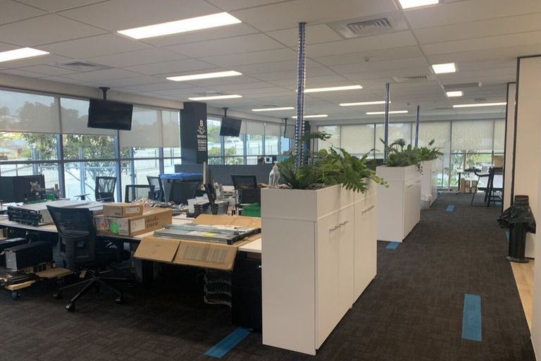 Photo of property in 5 Omega Street, Newlands, Wellington, 6037