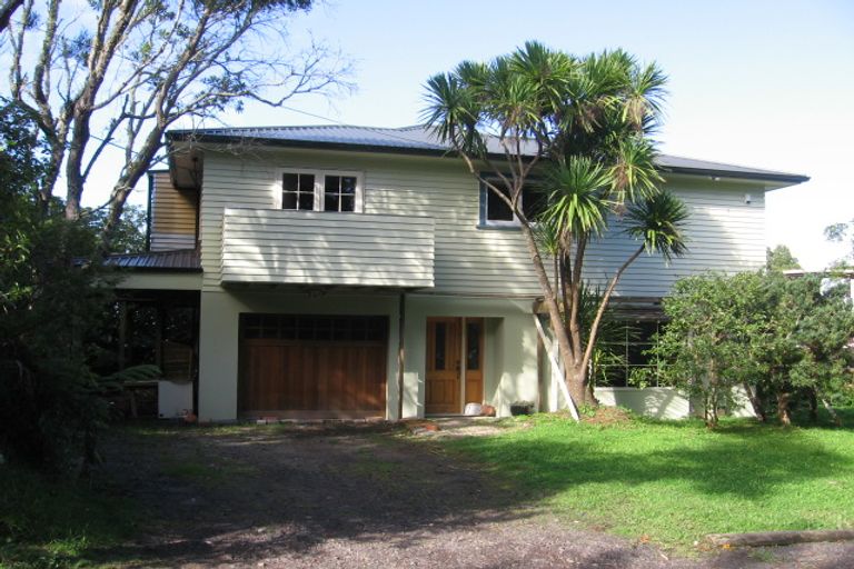 Photo of property in 66 Kauri Point Road, Laingholm, Auckland, 0604