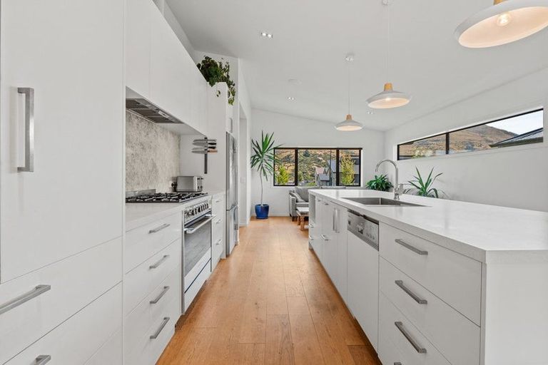 Photo of property in 17 Howden Drive, Jacks Point, 9371