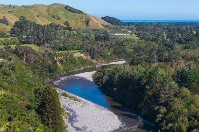 Photo of property in 76 Parenga Road, Hautere, Otaki, 5582