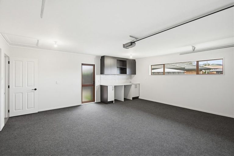 Photo of property in 4 Glen Loch Place, Paraparaumu, 5032