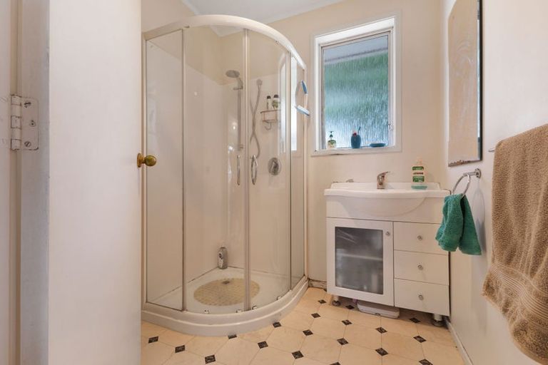 Photo of property in 10 Avalon Place, Glenfield, Auckland, 0629