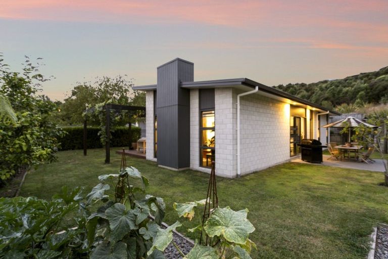 Photo of property in 15 Kakemai Rise, Pyes Pa, Tauranga, 3112