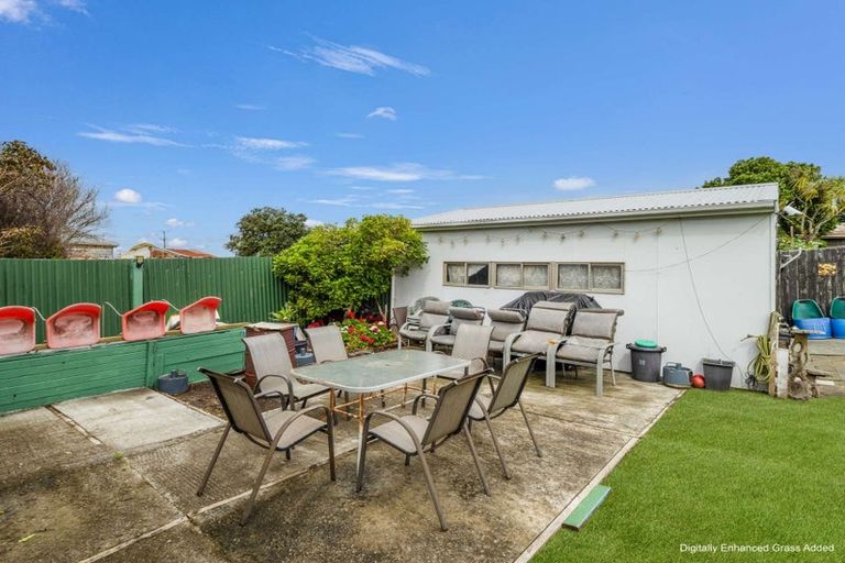 Photo of property in 31 Cross Street, Castlecliff, Whanganui, 4501