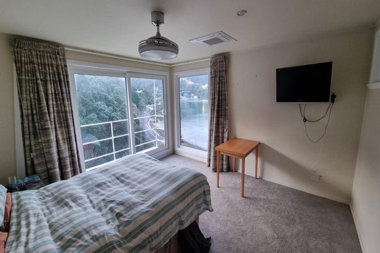 Photo of property in 1a Howard Road, Point Howard, Lower Hutt, 5013