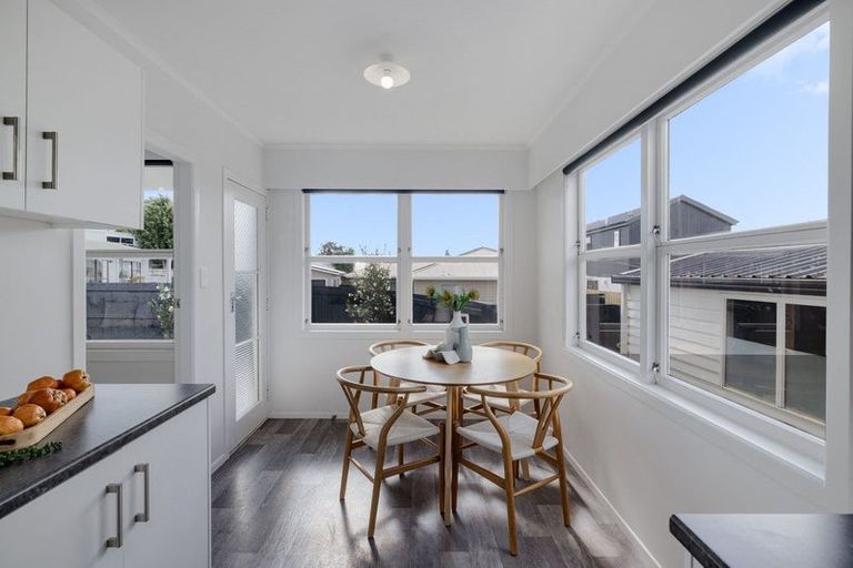 Photo of property in 8a Queen Road, Bellevue, Tauranga, 3110