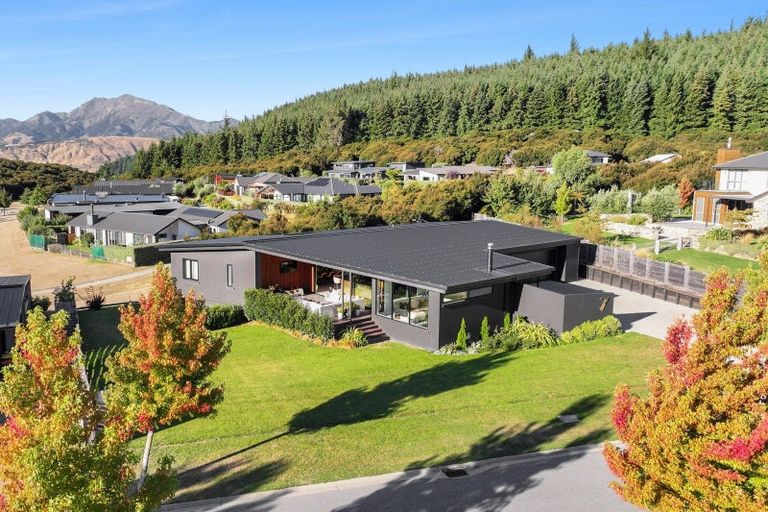 Photo of property in 7 Diamond Lane, Wanaka, 9305
