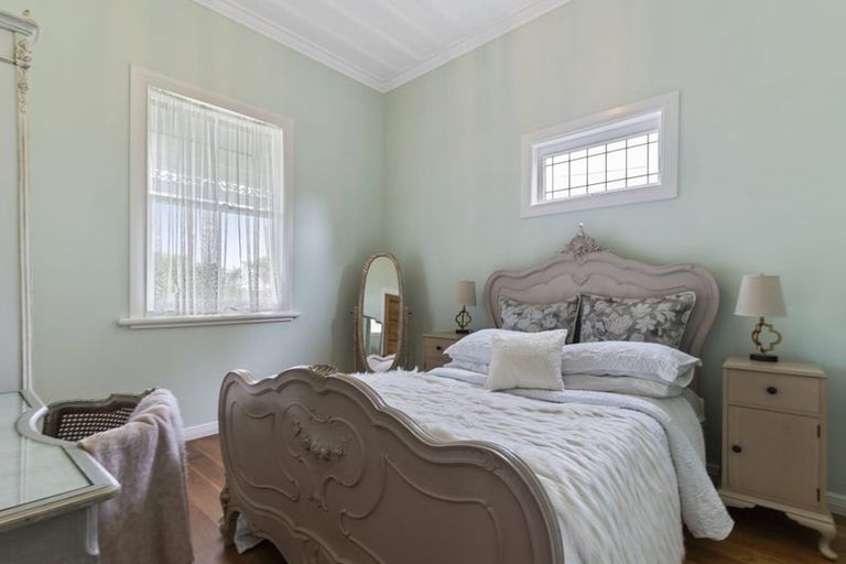 Photo of property in 25 Huka Road, Birkenhead, Auckland, 0626