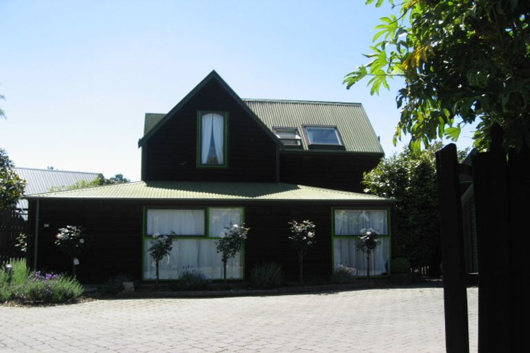 Photo of property in 31a Kingham Place, Avonhead, Christchurch, 8042