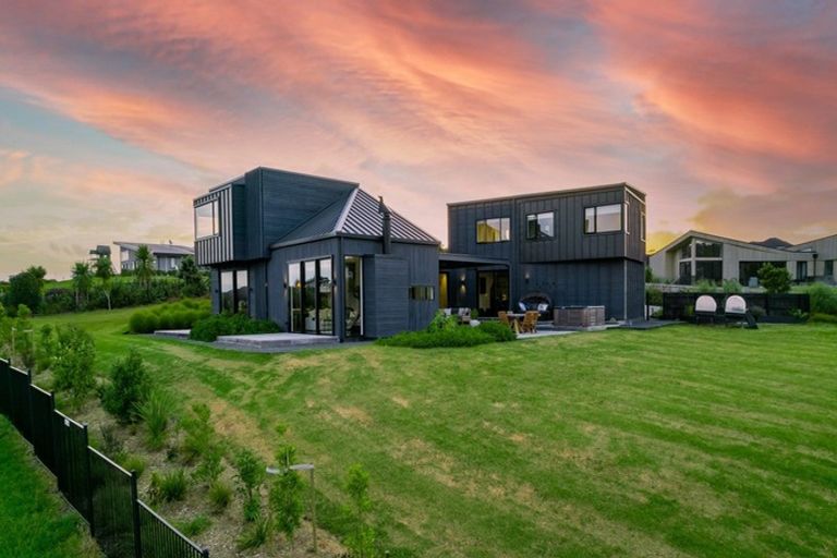 Photo of property in 11 Laguna Place, Matakatia, Whangaparaoa, 0930