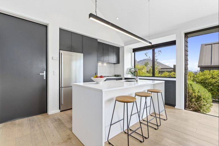 Photo of property in 2 Kotuku Lane, Jacks Point, Queenstown, 9371