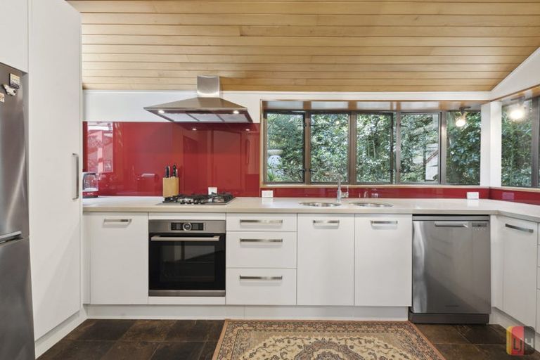 Photo of property in 14 Kingsclere Place, Goodwood Heights, Auckland, 2105