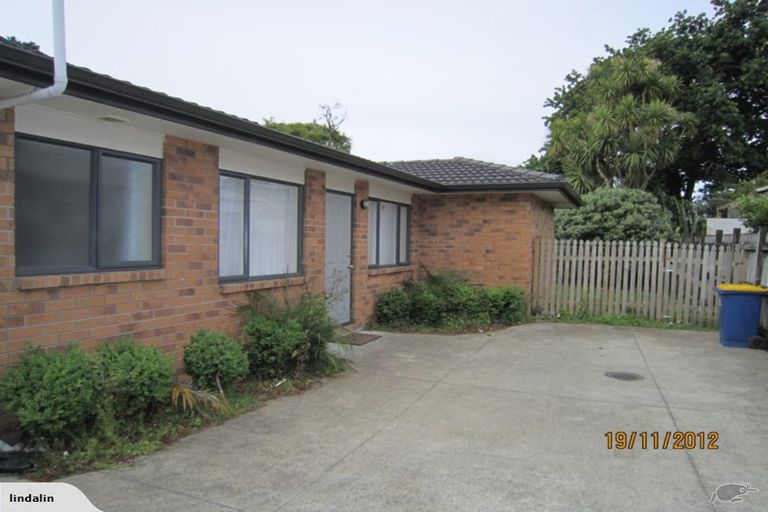 Photo of property in 27a Don Buck Road, Massey, Auckland, 0614
