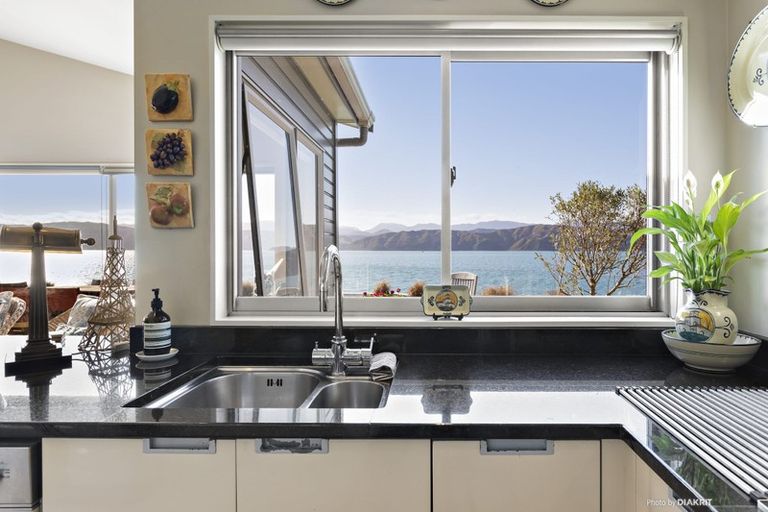 Photo of property in 4/279 Karaka Bay Road, Karaka Bays, Wellington, 6022