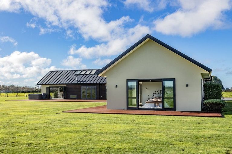 Photo of property in 585 Coutts Island Road, Coutts Island, Christchurch, 7670