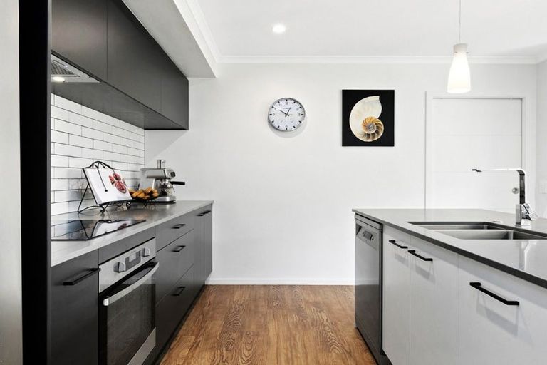 Photo of property in 22 Ballintoy Park Drive, Welcome Bay, Tauranga, 3175