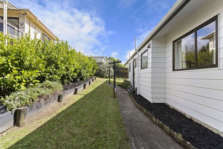 Photo of property in 8 Brookfield Road, Te Atatu Peninsula, Auckland, 0610