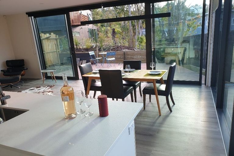 Photo of property in 20 De Val Drive, Titirangi, Auckland, 0604