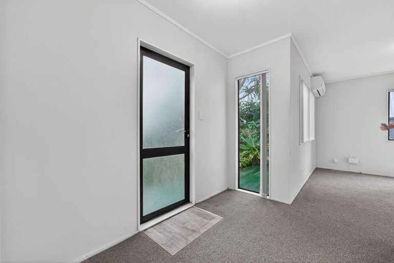 Photo of property in 23/24 Beswick Place, Birkdale, Auckland, 0626