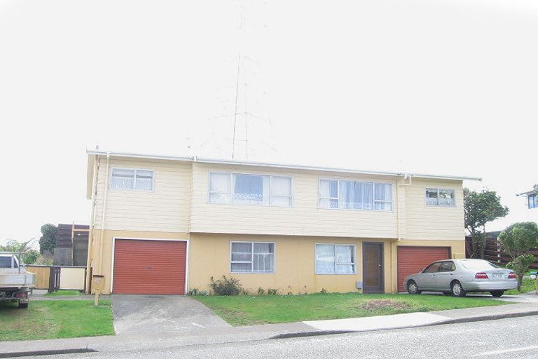 Photo of property in 59a Horokiwi Road West, Newlands, Wellington, 6037