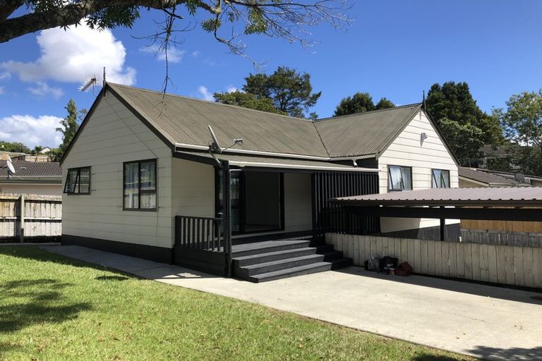 Photo of property in 2 Glucina Place, Glen Eden, Auckland, 0602