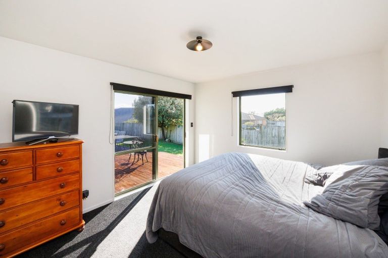 Photo of property in 5 Abby Road, Fitzherbert, Palmerston North, 4410