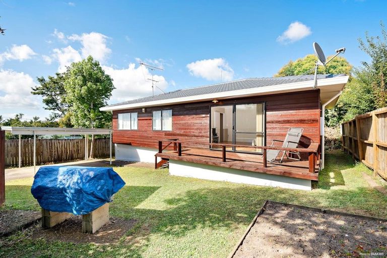 Photo of property in 2/8 Locket Road, Glenfield, Auckland, 0629