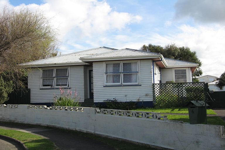 Photo of property in 6 Kupe Place, Castlecliff, Whanganui, 4501